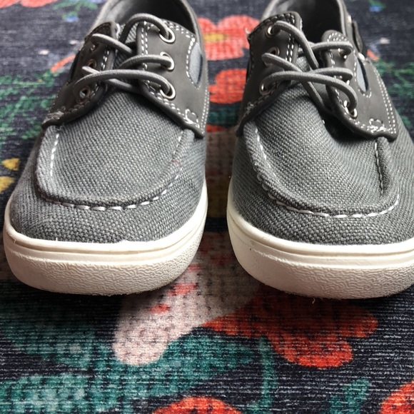 Children’s Place Boys Gray Canvas Boat Shoes, Size 12 - Picture 3 of 11